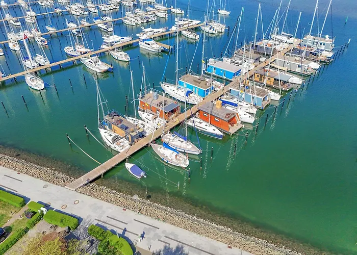 Hausboot - Stina * هايليغنهافن